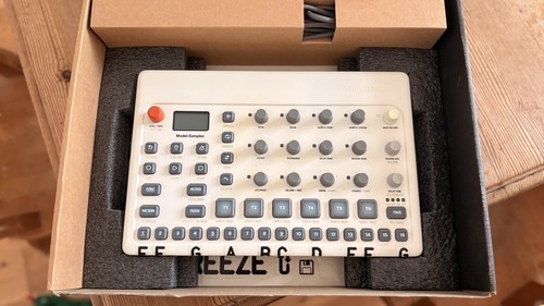 Electron model samples - samples, 6-track