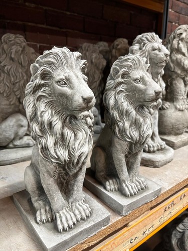 Garden lion statues - , ornaments
