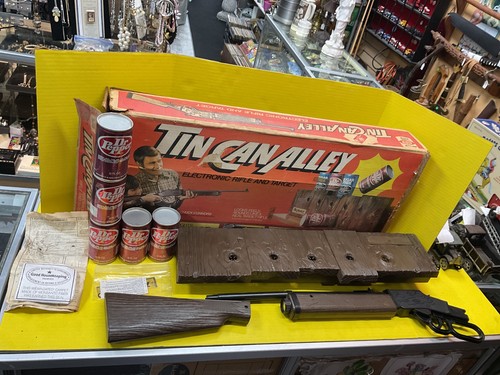 Read 1976 tin - 1976, shooting