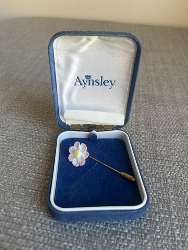 Aynsley daisy brooch the - aynsley,