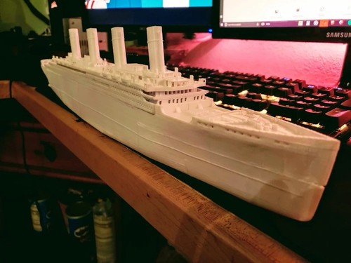 Titanic model white pieces - white, in