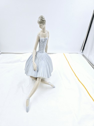 Lladro ballerina waiting - lladro,