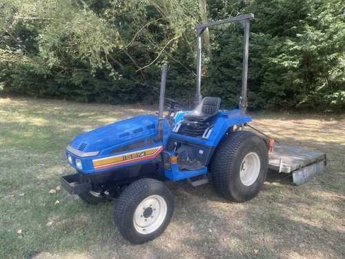 Iseki tu320f tractor and 5ft - tractor,