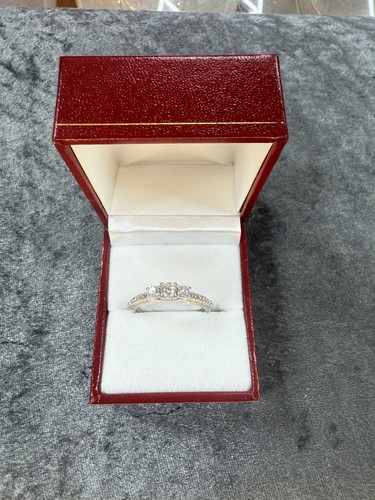 18ct white gold diamond - 18ct,