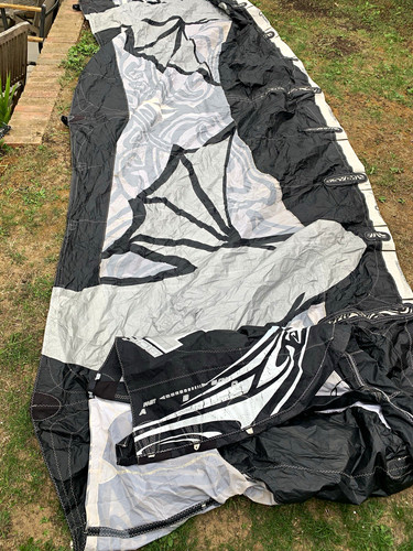 Kitesurfing kite material - material,