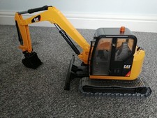 Bruder Toys CAT Caterpillar Tracked Excavator Full Articulating 1:16 Scale