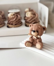Teddy bear edible cake topper