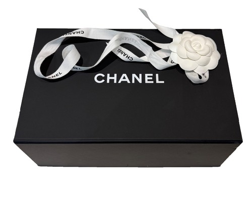 Chanel box with magnetic - with, lid