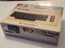 Commodore Vic 20 Primissima versione Tastiera Pet Style Label Nero/Oro Box