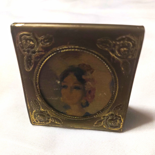 Small silver metal - metal, trinket