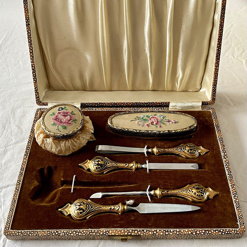 Vintage metal vanity grooming - metal,