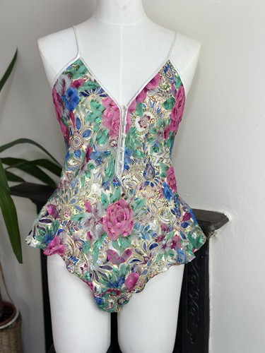 Rare vintage victoria - vintage, victoria’s