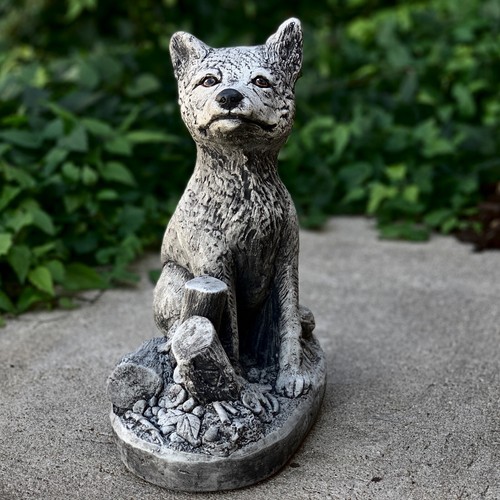 Sitting fox figurine - , cement