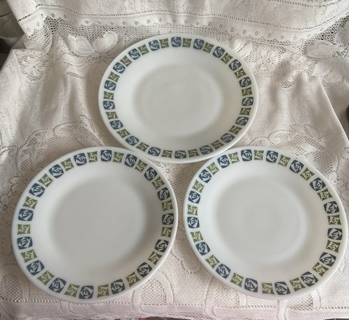 Vintage jaj pyrex plates in - 3,