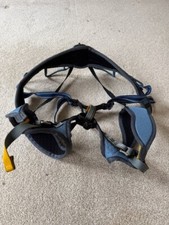 Petzel Corax climbing harness