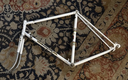 Vintage peugeot road bike - road,