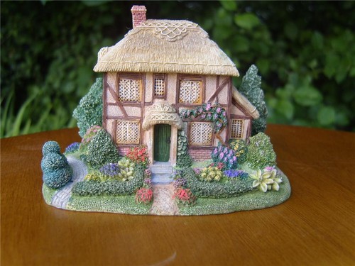 Elm cottage ornament - elm,