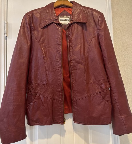 Vintage burgundy chess - burgundy, king