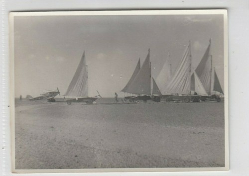 Sand yachts land - yachts,