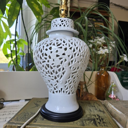 Blanc chine table lamp - table,