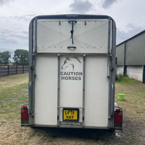 Bateson horse trailer white - horse,