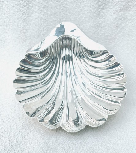 Large silver shell pattern - shell,