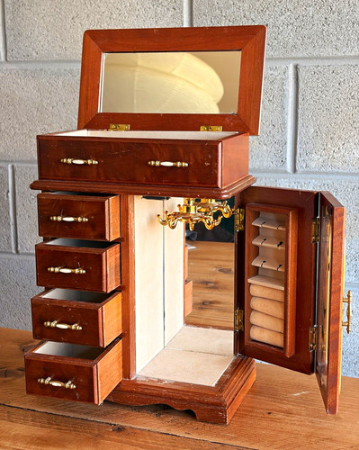 Vintage wooden jewellery - , box