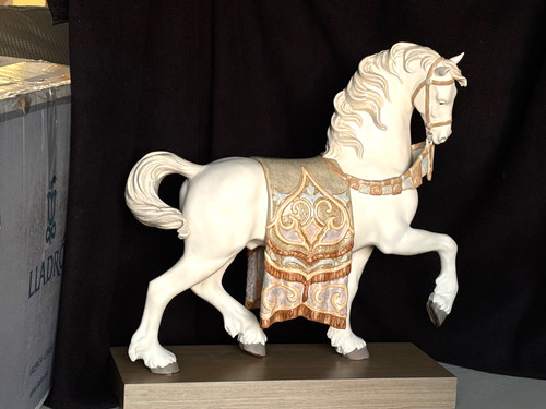 Lladro statue regal steed - lladro, steed"