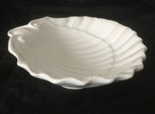 WHITE GLAZED CERAMIC CLAM