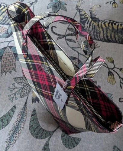 Authentic vivienne westwood - authentic,
