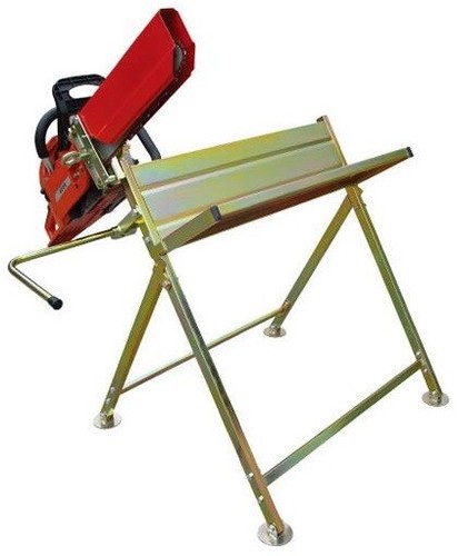 Gwaza saw horse with - with, chainsaw
