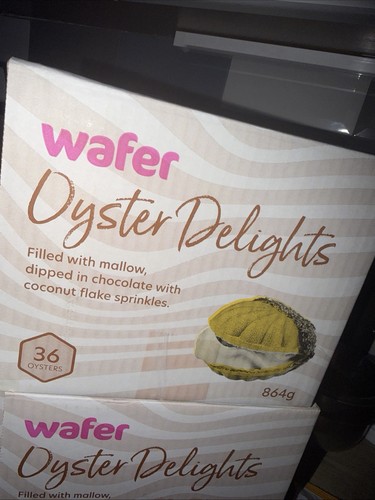 Oyster delight ice cream - cream, cones