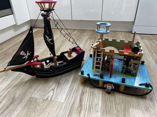 Toy van pirate ship - pirate,