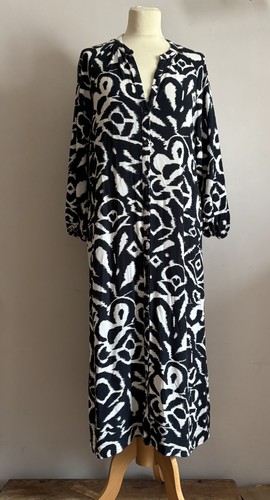 Zara large black and white - and,