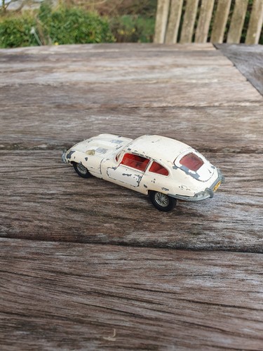 Dinky toys jaguar - dinky,