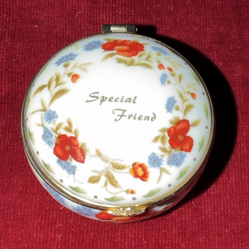 Charming small trinket - a,