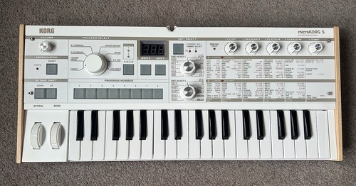 Microkorg synthesiser - s,