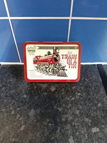 Toy train tin track set - in,