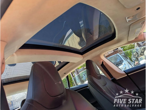 Tesla model panoramic - s,