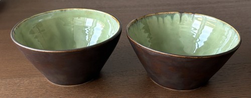 Pair studio pottery - studio, e+f