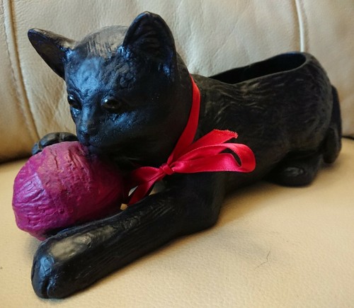 Black cat planter - black, playing
