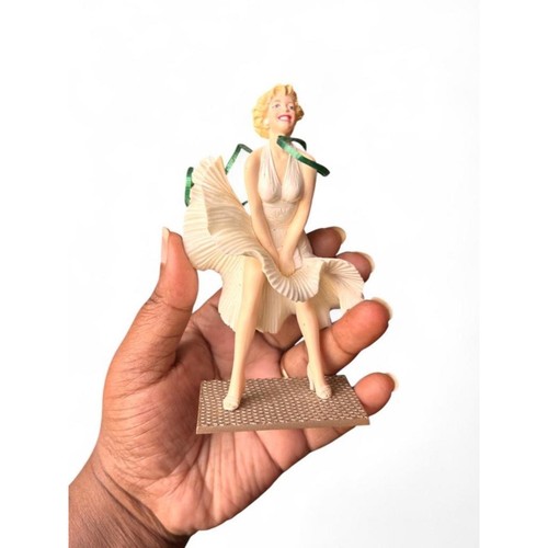 Figurine ornament hallmark - '98,