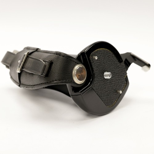Mamiya 645 left hand pistol - hand,