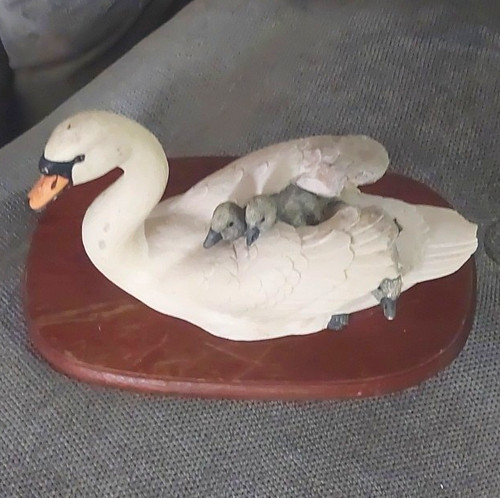 Ceramic swan with - with, cygnets