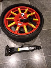 PORSCHE MACAN GENUINE Space