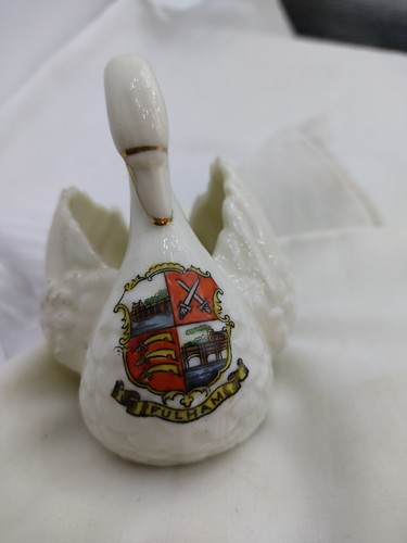 Crested china swan - /posy, holder
