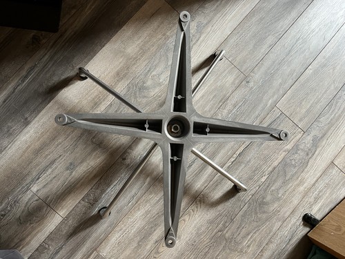 Herman miller eames table - herman, base