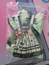 Green Alice in Wonderland