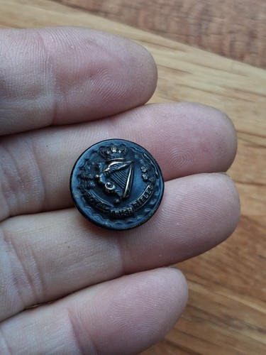 Irish army button royal - army,