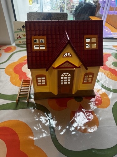 Sylvanian families red roof - red,